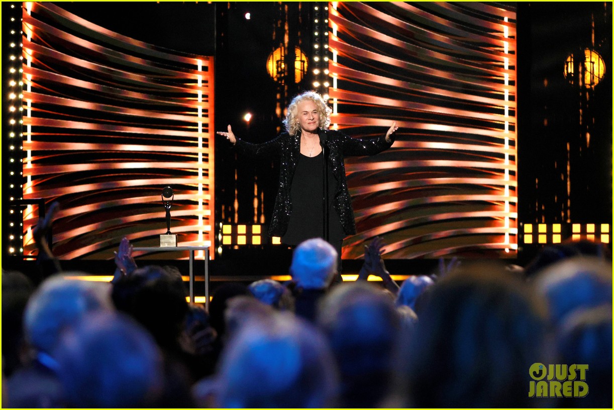 Taylor Swift Opens Rock & Roll Hall of Fame Induction Ceremony While Honoring Carole King!