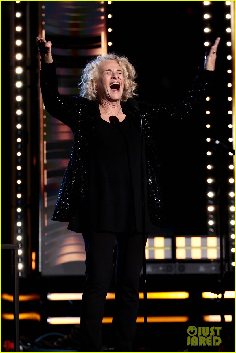 Taylor Swift Opens Rock & Roll Hall of Fame Induction Ceremony While Honoring Carole King!