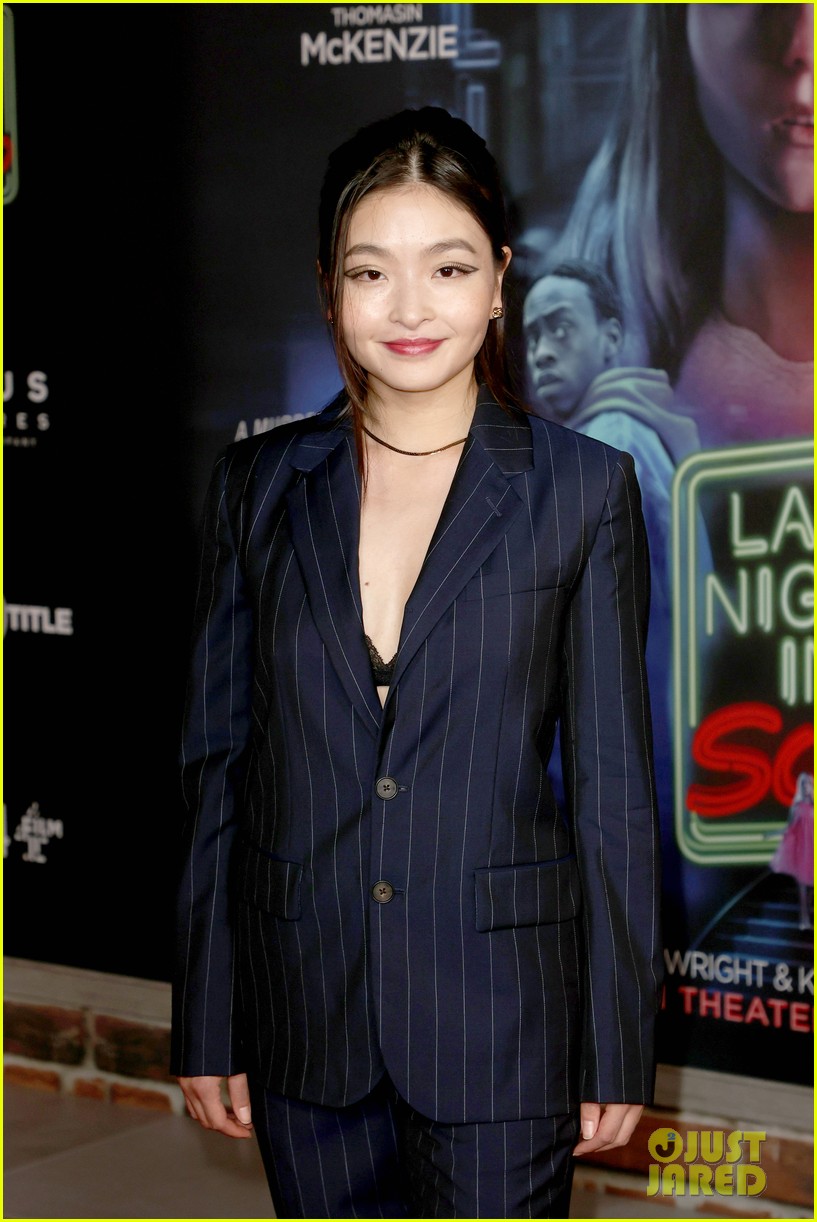 Thomasin McKenzie Wears Green Sequins For 'Last Night In Soho' Premiere