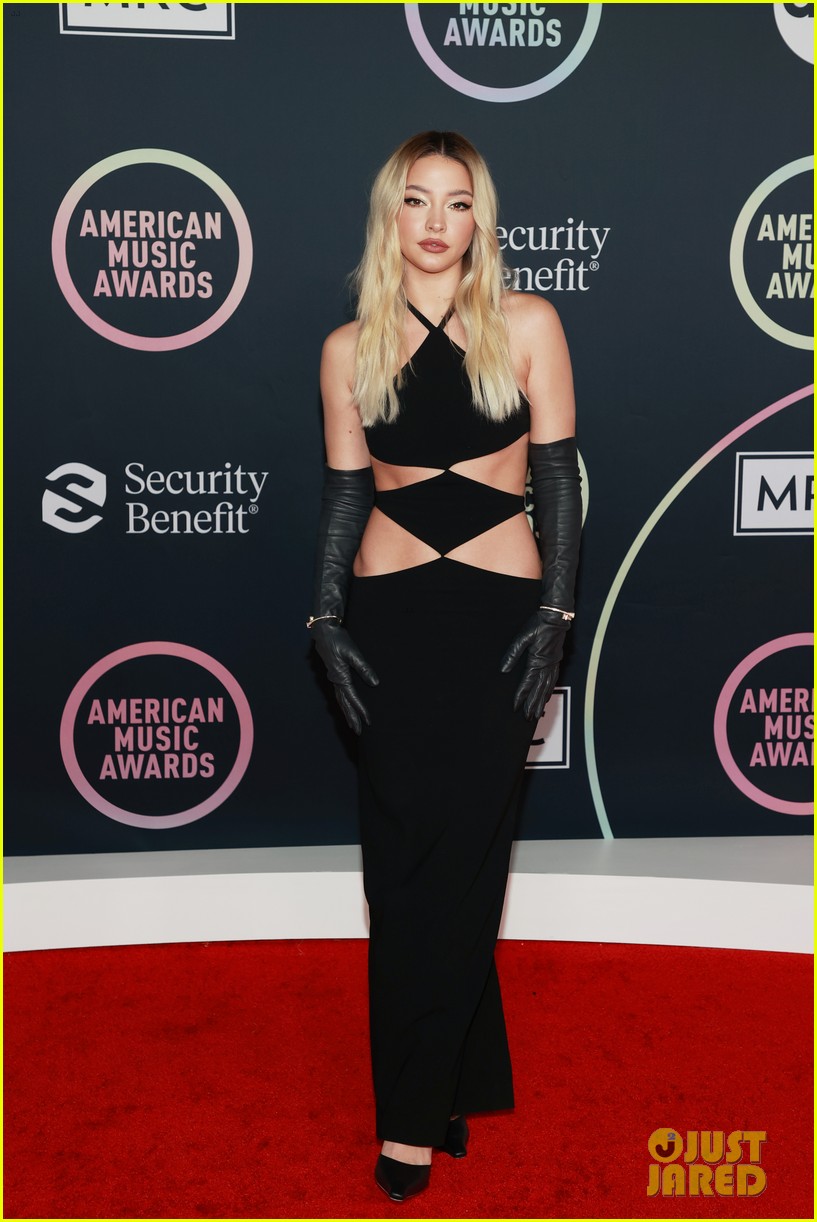 Madelyn Cline Steps Out in Style for American Music Awards 2021
