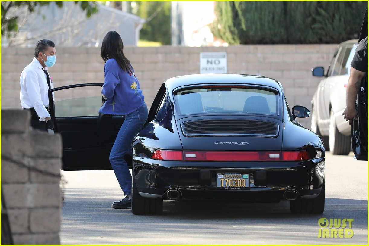 Kendall Jenner Goes Casual For Saturday Afternoon Outing in L.A.