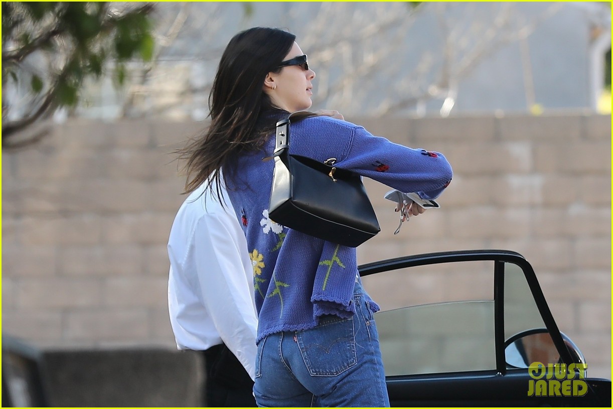 Kendall Jenner Goes Casual For Saturday Afternoon Outing in L.A. 