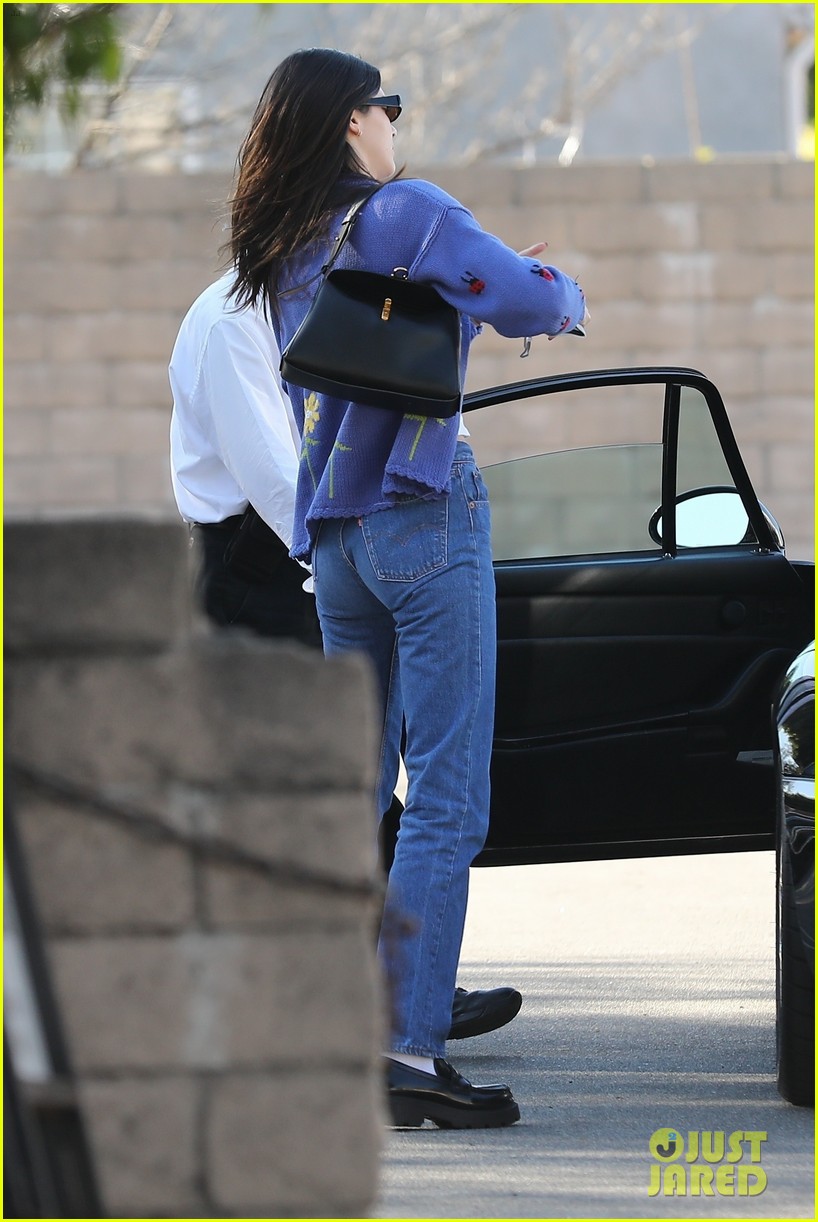 Kendall Jenner Goes Casual For Saturday Afternoon Outing in L.A.