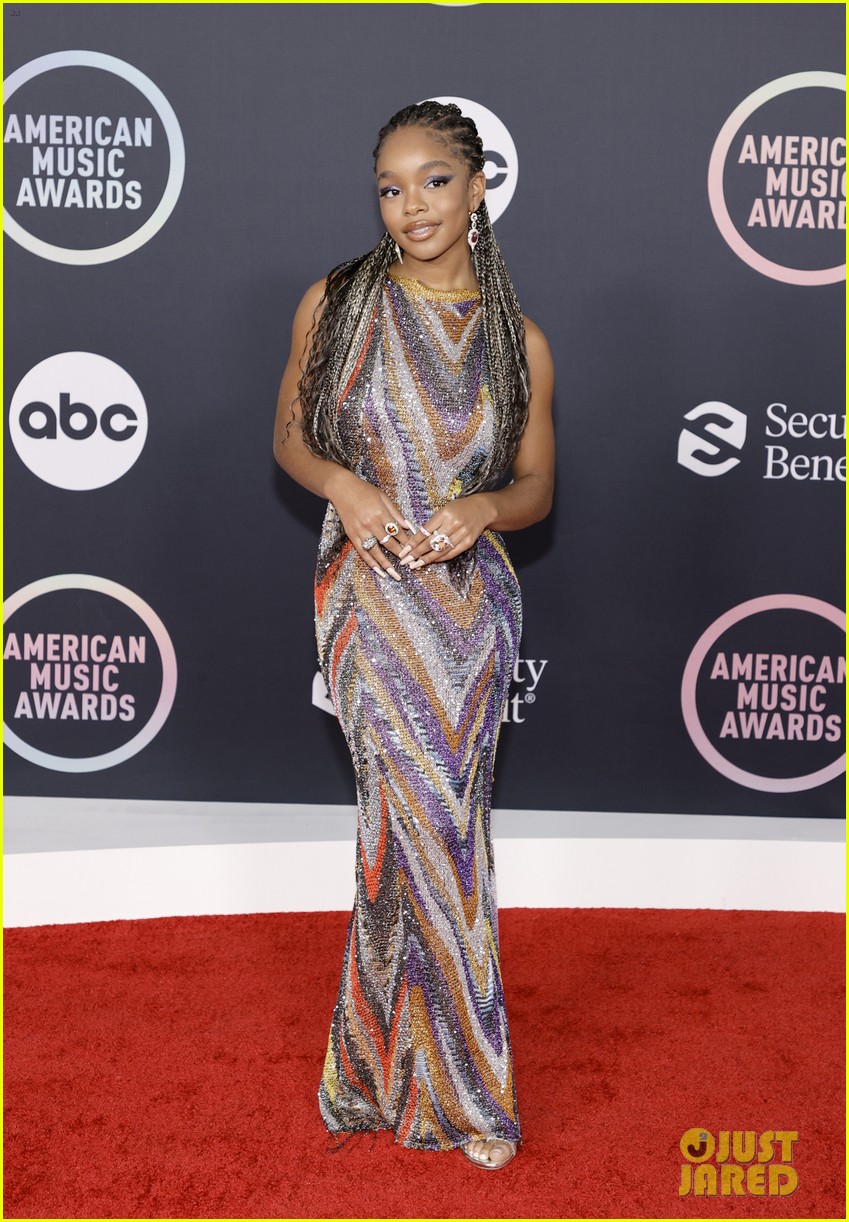 JoJo Siwa Stuns in An Elegant Black Gown at American Music Awards 2021