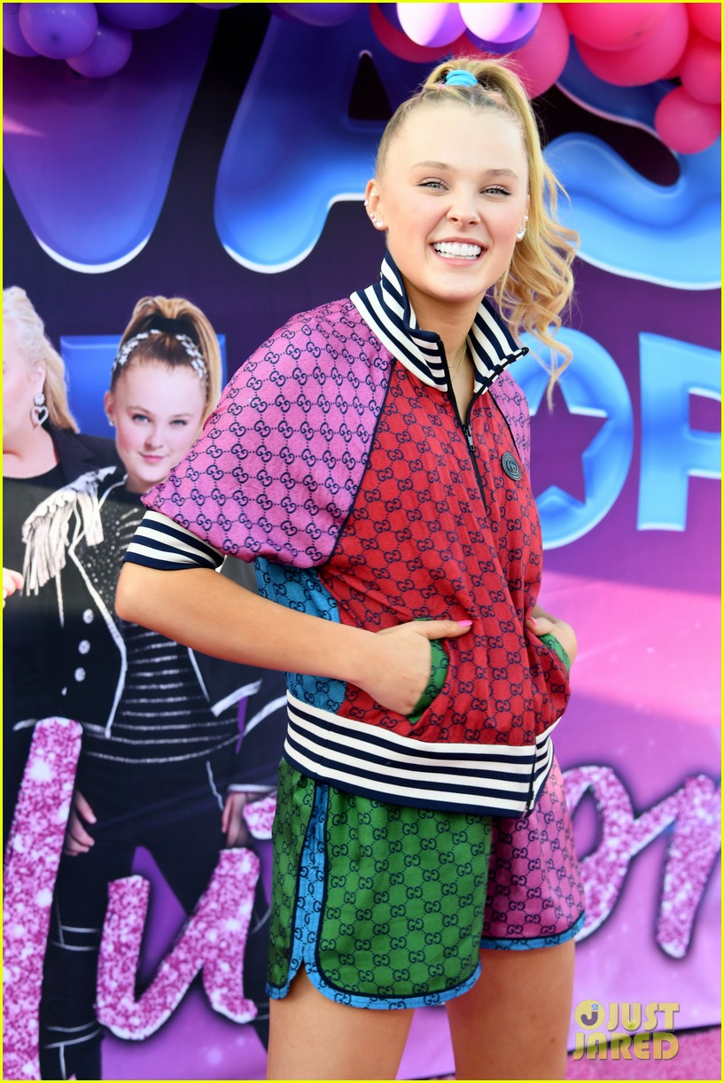 JoJo Siwa & Mom Jessalynn Attend 'Siwas Dance Pop Revolution' Premiere!