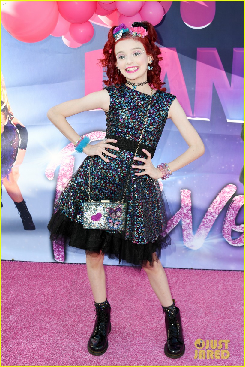JoJo Siwa & Mom Jessalynn Attend 'Siwas Dance Pop Revolution' Premiere!