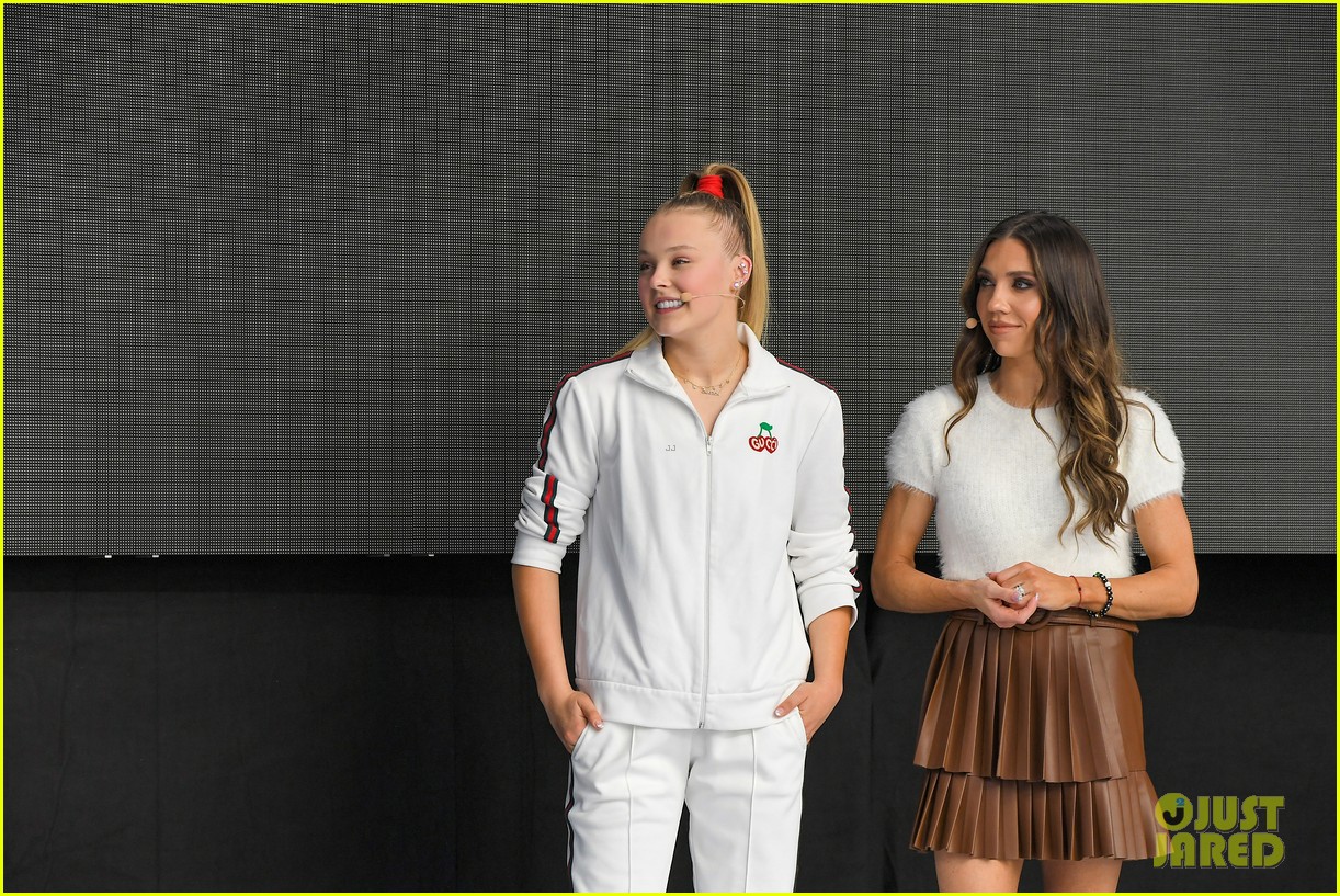 JoJo Siwa, Jenna Johnson & More 'DWTS' Contestants Attend Vulture Festival Ahead of Semi-Finals