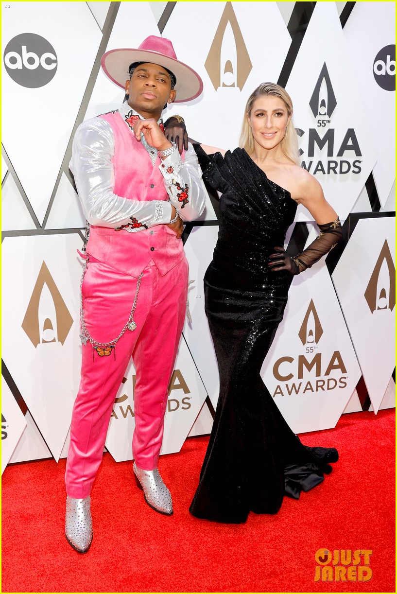 Kelsea Ballerini Wins Her First Ever Trophies at CMA Awards 2021!