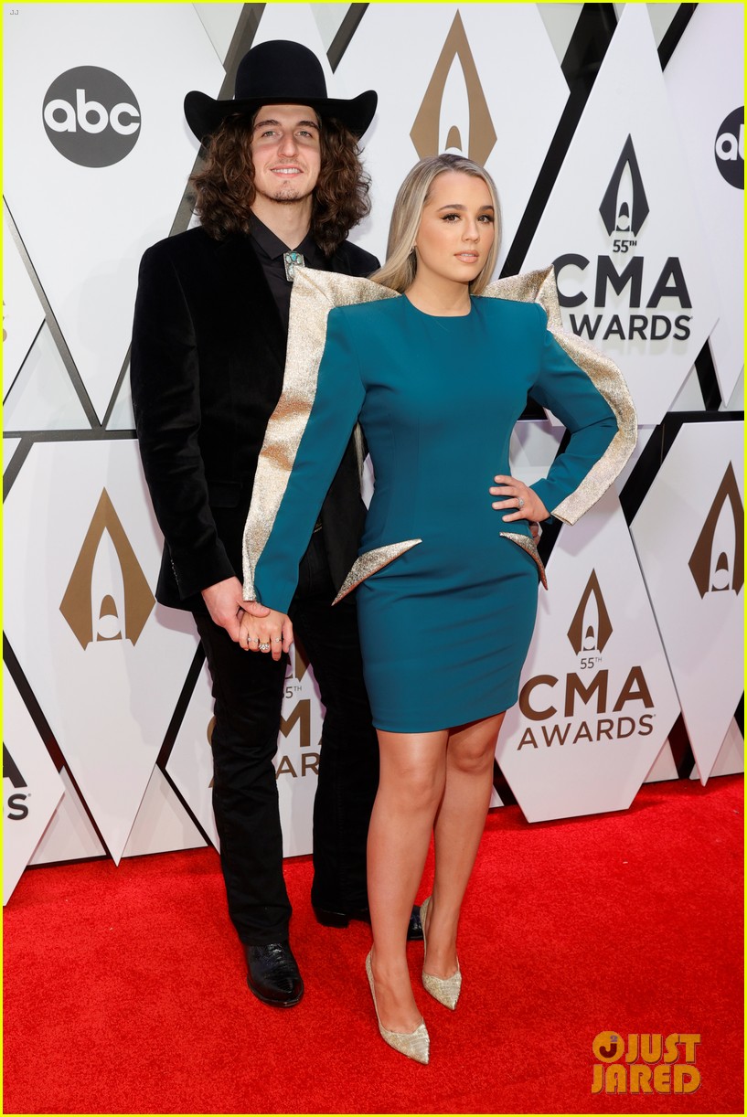 Kelsea Ballerini Wins Her First Ever Trophies at CMA Awards 2021!