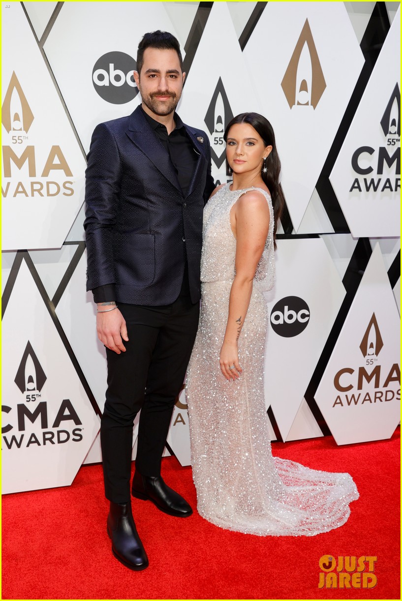 Kelsea Ballerini Wins Her First Ever Trophies at CMA Awards 2021!