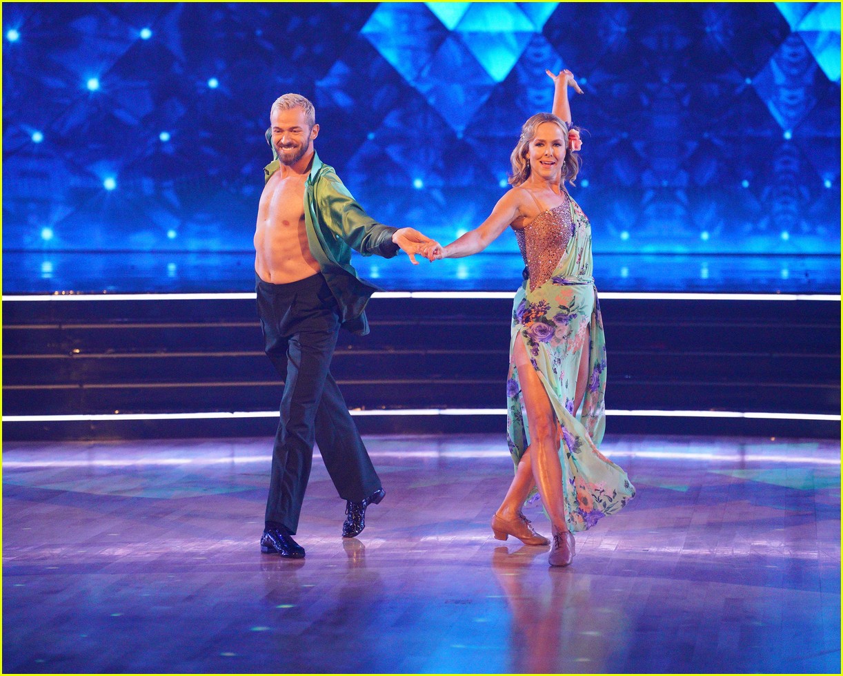 'Dancing With The Stars' Semi-Finals: Watch Melora Hardin's 2 Dances!