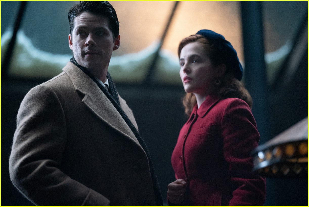 Dylan O'Brien & Zoey Deutch Kiss In 'The Outfit' Trailer - Watch Now!