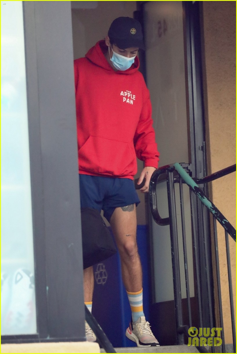Harry Styles Gets in a Workout During a Break From His Tour (Photos)