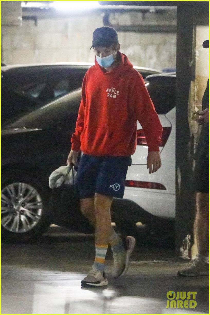 Harry Styles Gets in a Workout During a Break From His Tour (Photos)