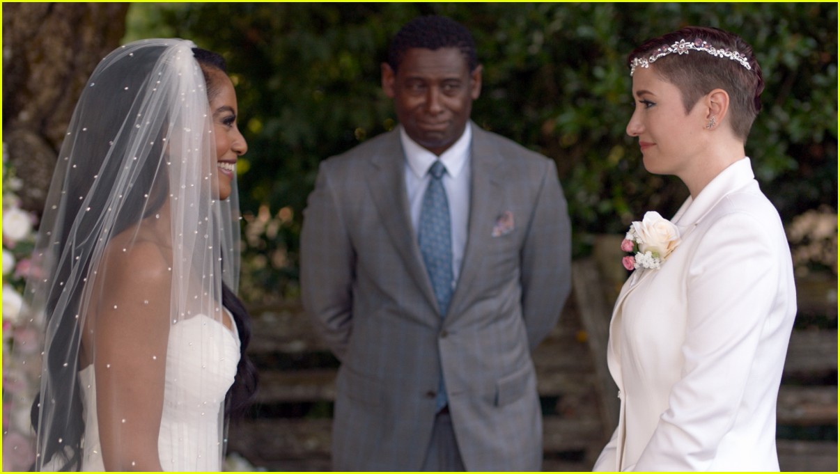 'Supergirl' Series Finale Brings Back Old Friends, Alex & Kelly Get Married (Photos)