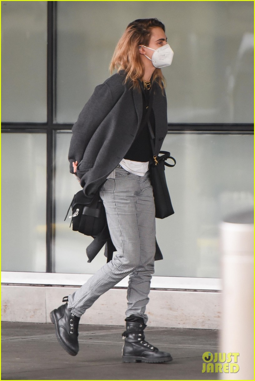 Cara Delevingne Spotted Landing in NYC with Another Famous Star!