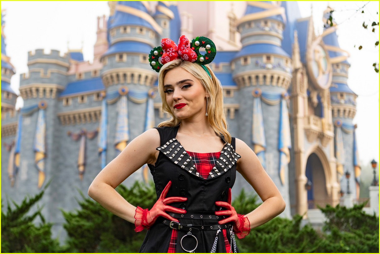 Who Is Hosting & Performing On The 'Disney Parks Magical Christmas Day Parade'? Find Out Here!
