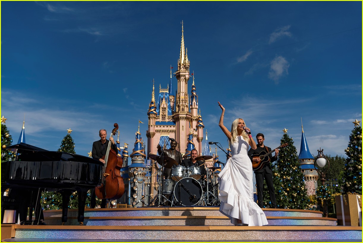 Who Is Hosting & Performing On The 'Disney Parks Magical Christmas Day Parade'? Find Out Here!