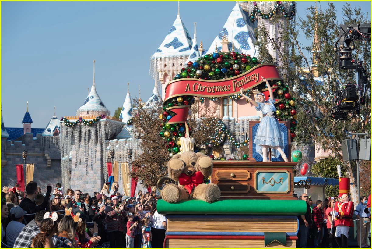 Who Is Hosting & Performing On The 'Disney Parks Magical Christmas Day Parade'? Find Out Here!