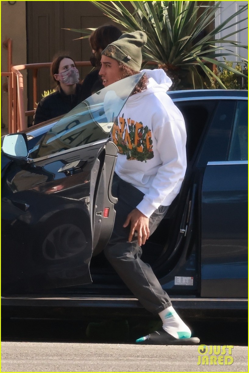Vanessa Hudgens & Boyfriend Cole Tucker Grab Lunch with Friends in Los Feliz