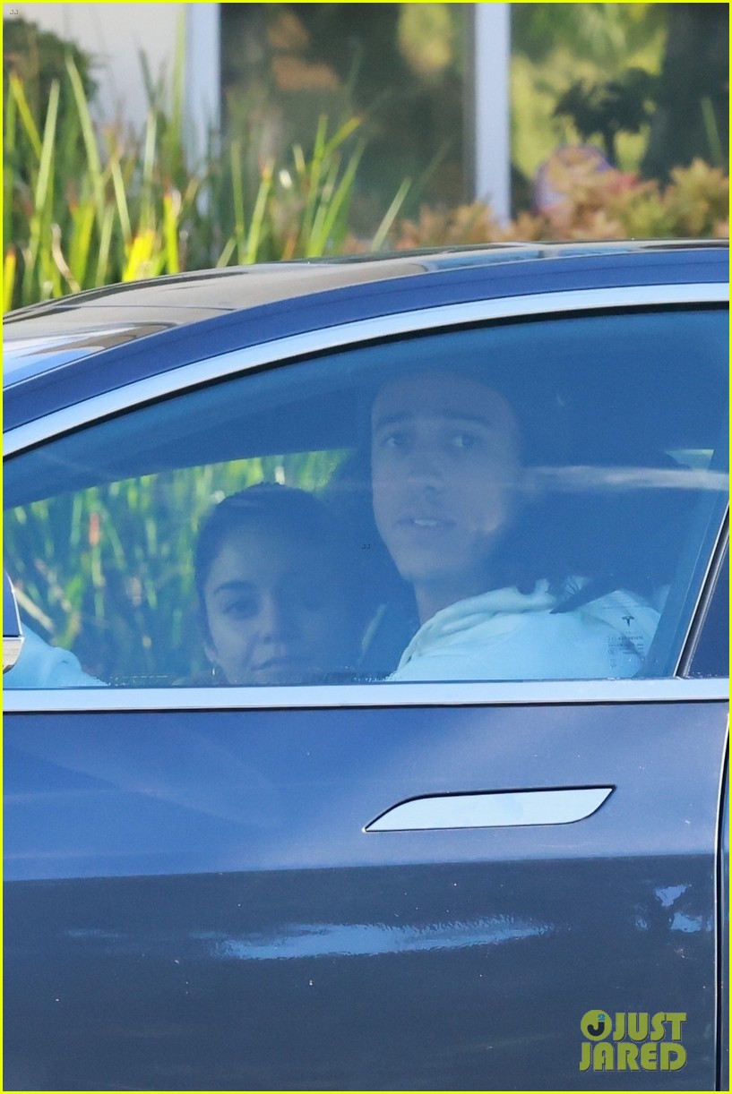 Vanessa Hudgens & Boyfriend Cole Tucker Grab Lunch with Friends in Los Feliz