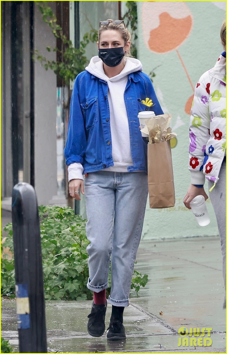 Kristen Stewart Hangs Out with a Friend Ahead of New Year's Eve