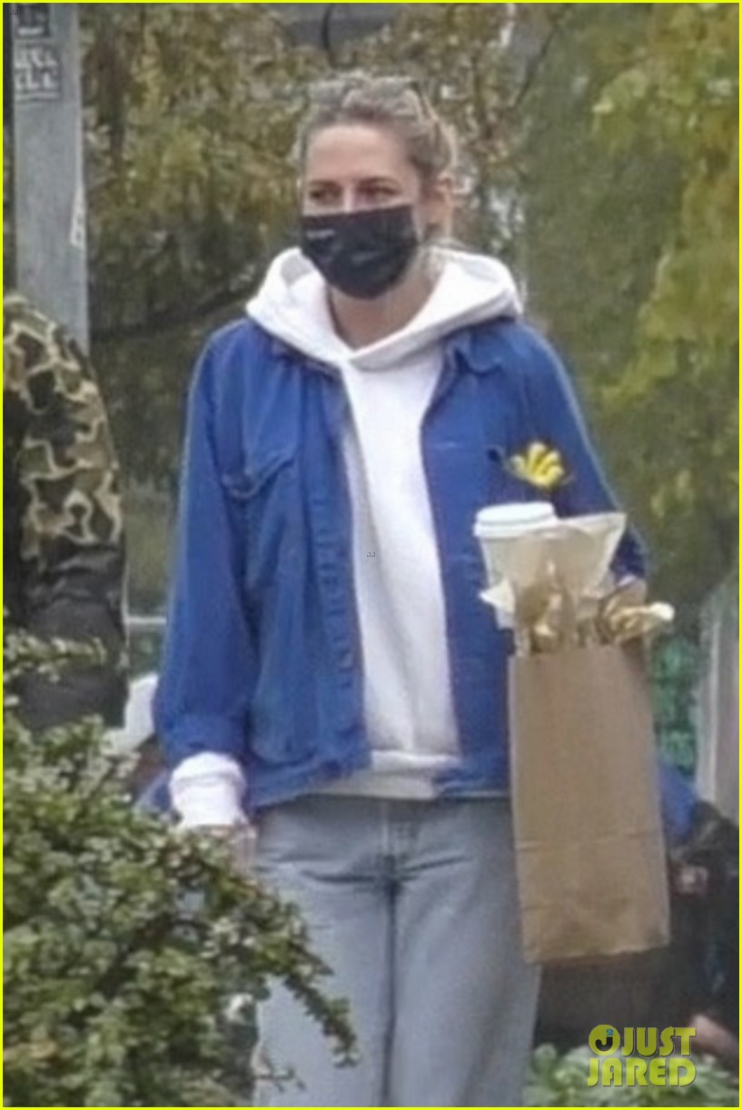 Kristen Stewart Hangs Out with a Friend Ahead of New Year's Eve