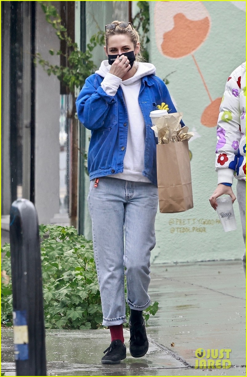 Kristen Stewart Hangs Out with a Friend Ahead of New Year's Eve