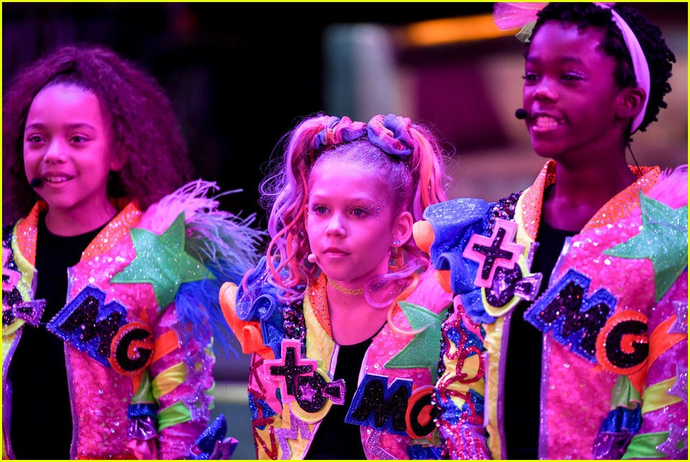 Meet The Girls In JoJo & Jess Siwa's New Girl Group XOMG POP! From 'Siwas Dance Pop Revolution'