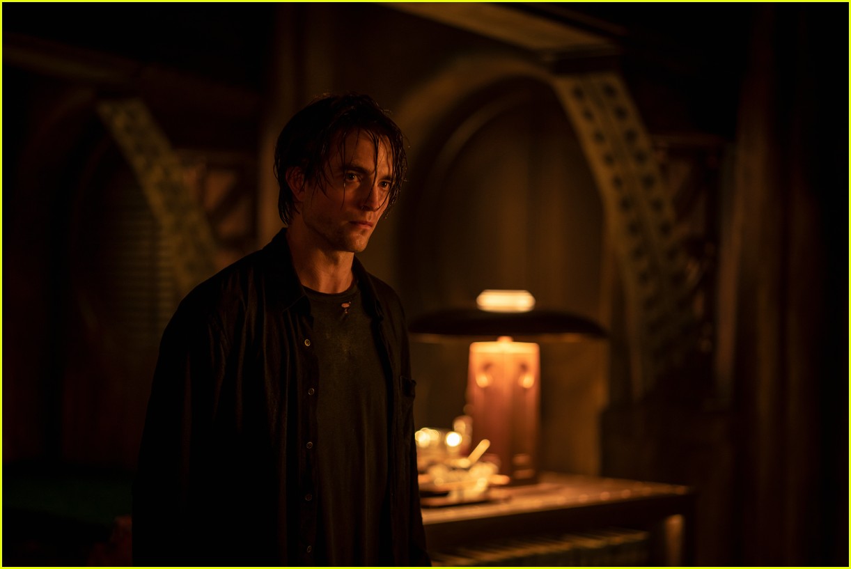 Robert Pattinson Stars In New 'The Batman' Trailer with Zoe Kravitz - Watch!