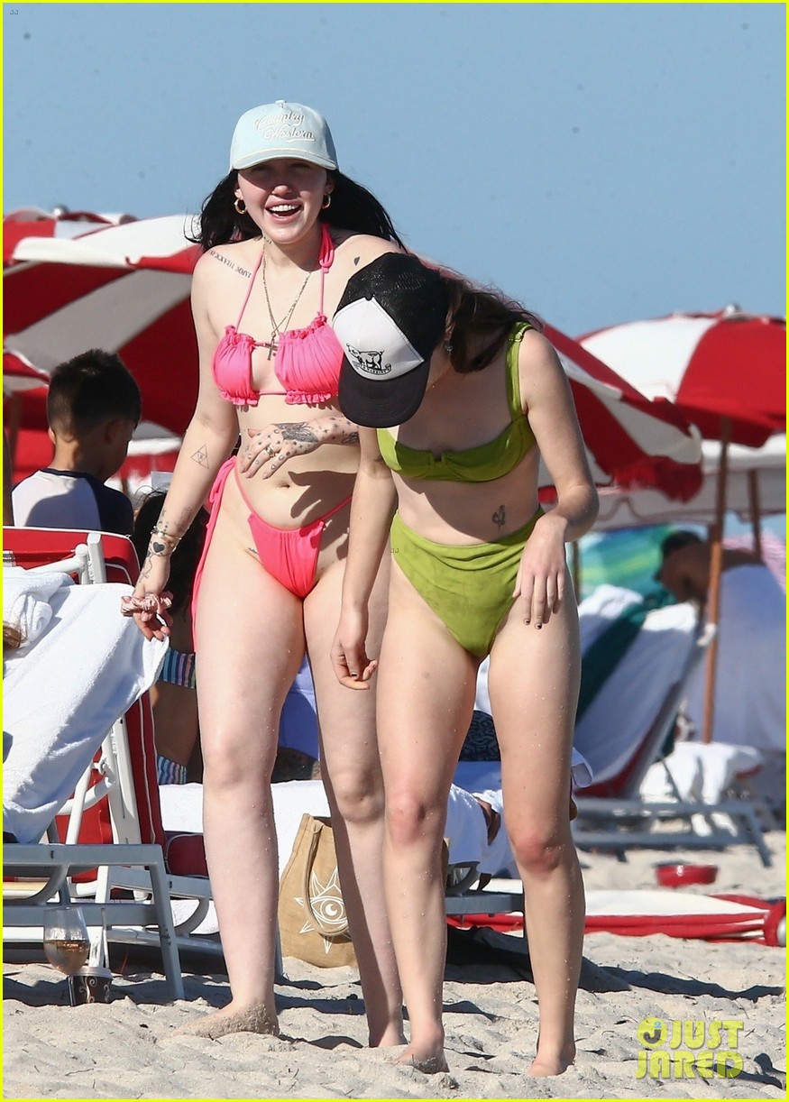 Noah Cyrus Goes for Swim in the Ocean with Friends in Miami!