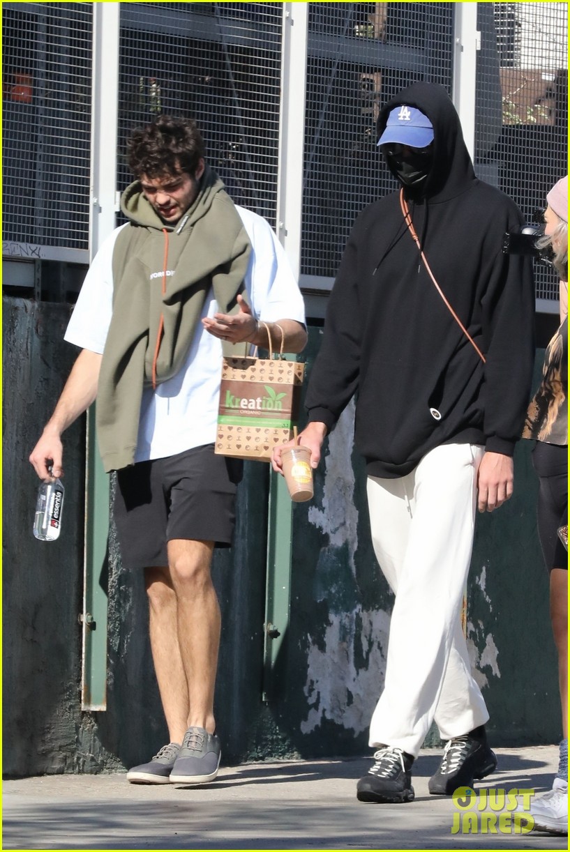 Noah Centineo & Jacob Elordi Share a Laugh During Afternoon Outing!