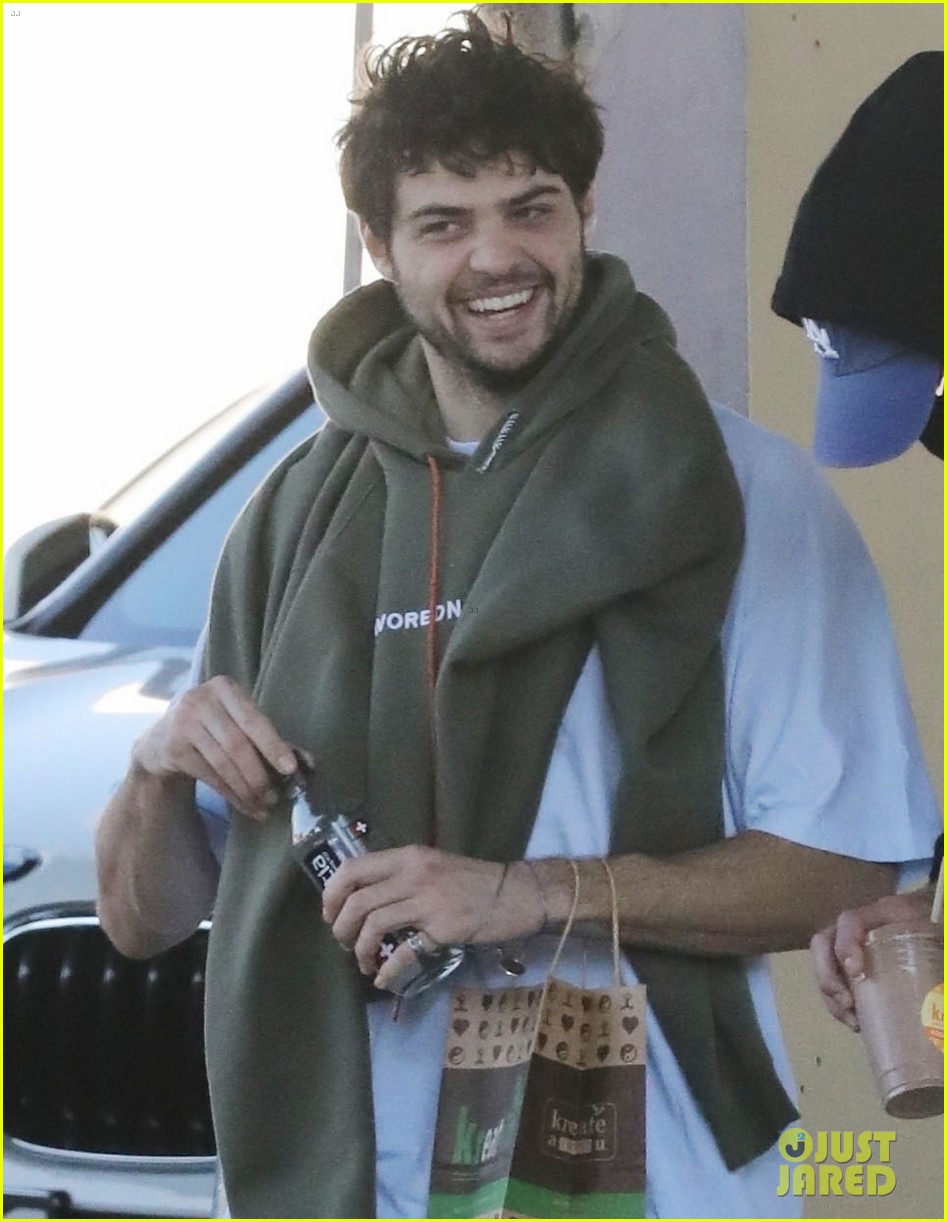 Noah Centineo & Jacob Elordi Share a Laugh During Afternoon Outing!