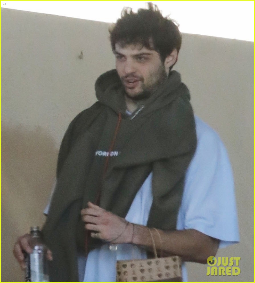 Noah Centineo & Jacob Elordi Share a Laugh During Afternoon Outing!