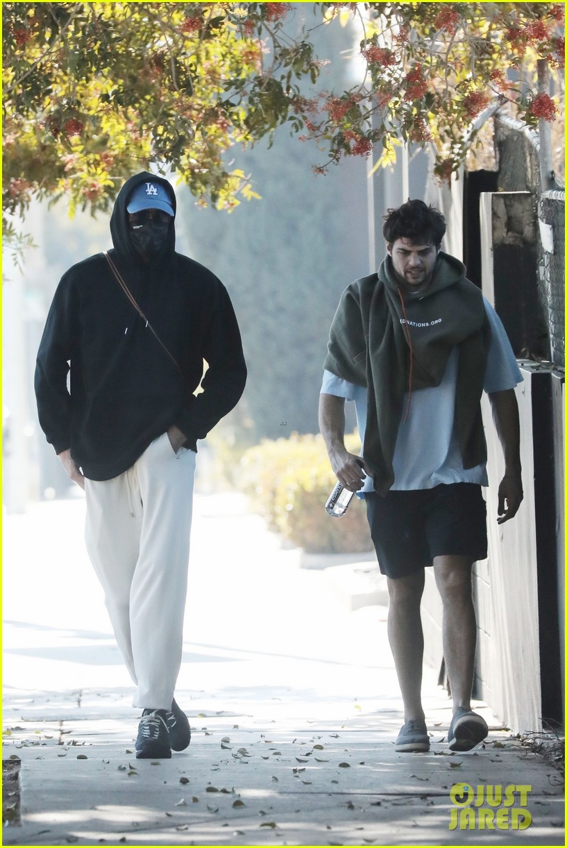 Noah Centineo & Jacob Elordi Share a Laugh During Afternoon Outing!