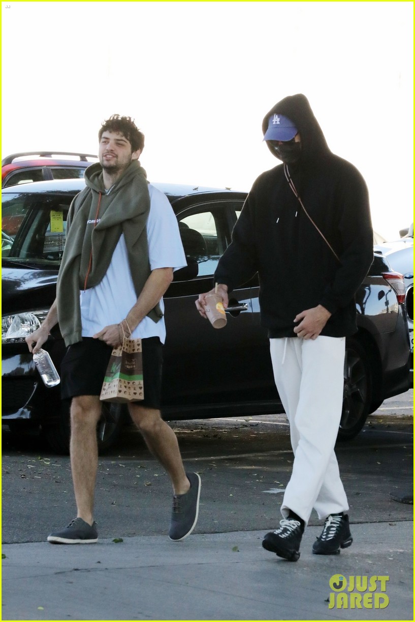 Noah Centineo & Jacob Elordi Share a Laugh During Afternoon Outing!