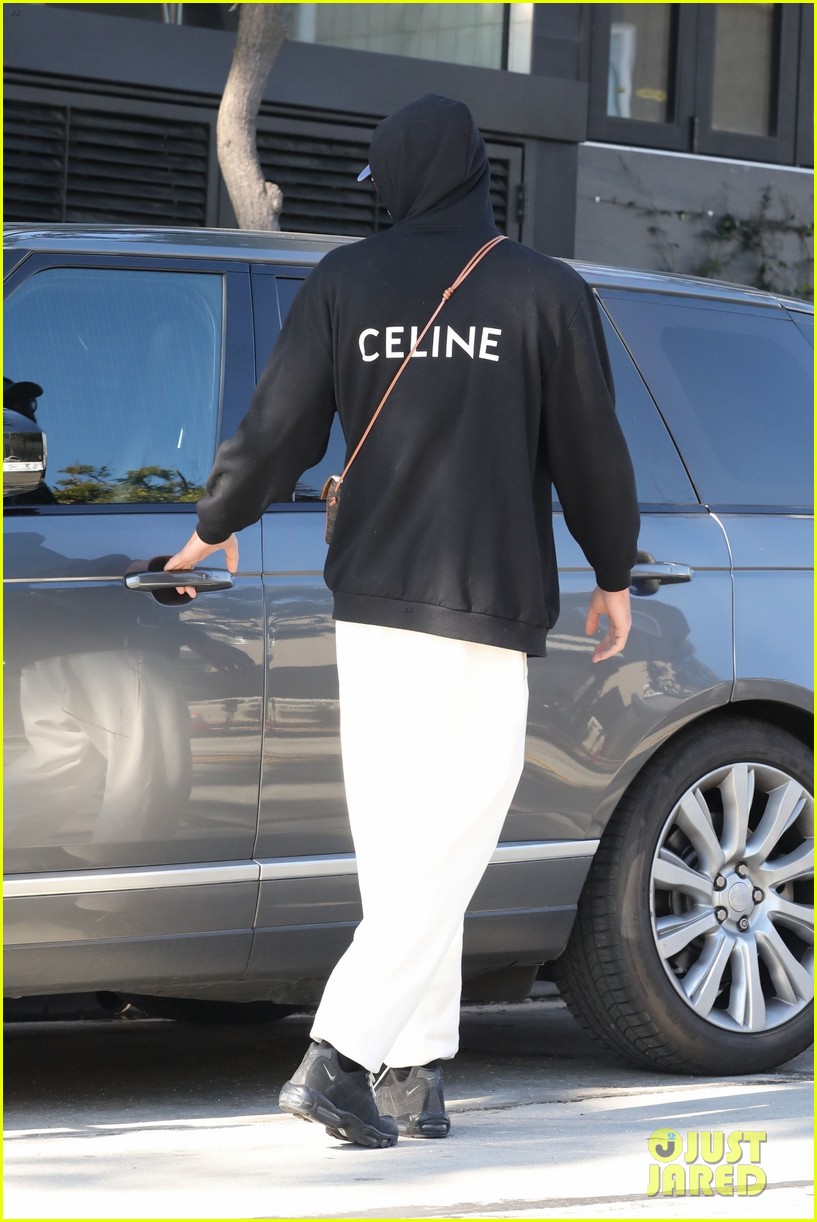 Noah Centineo & Jacob Elordi Share a Laugh During Afternoon Outing!