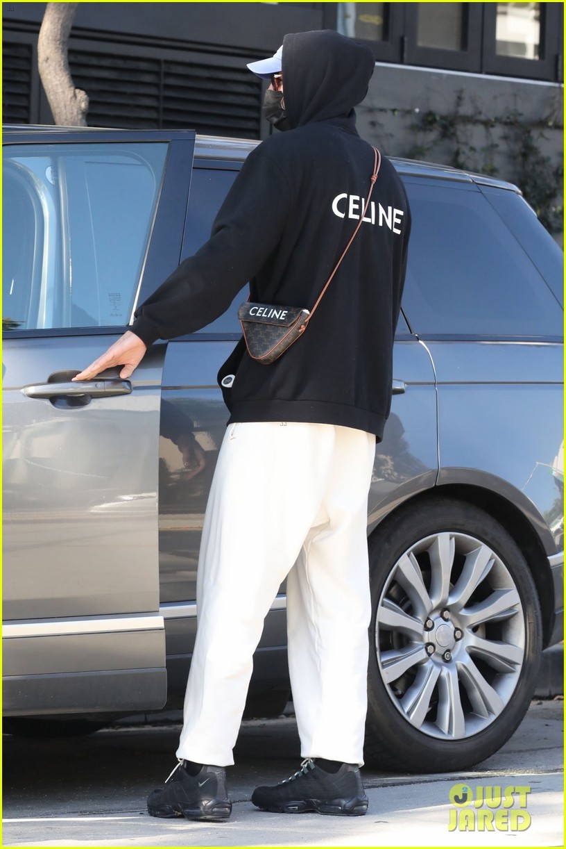 Noah Centineo & Jacob Elordi Share a Laugh During Afternoon Outing!