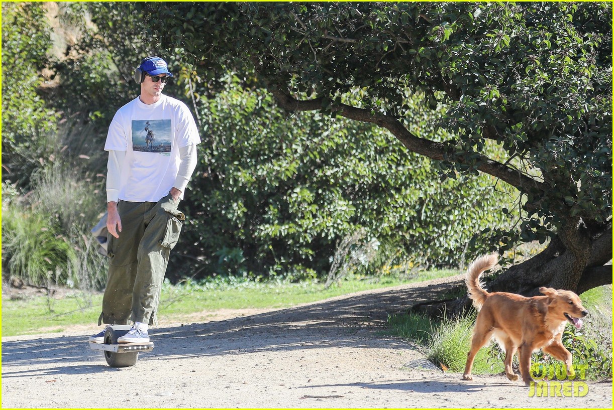 Jacob Elordi Keeps His Balance On A One-Wheeled Skateboard!