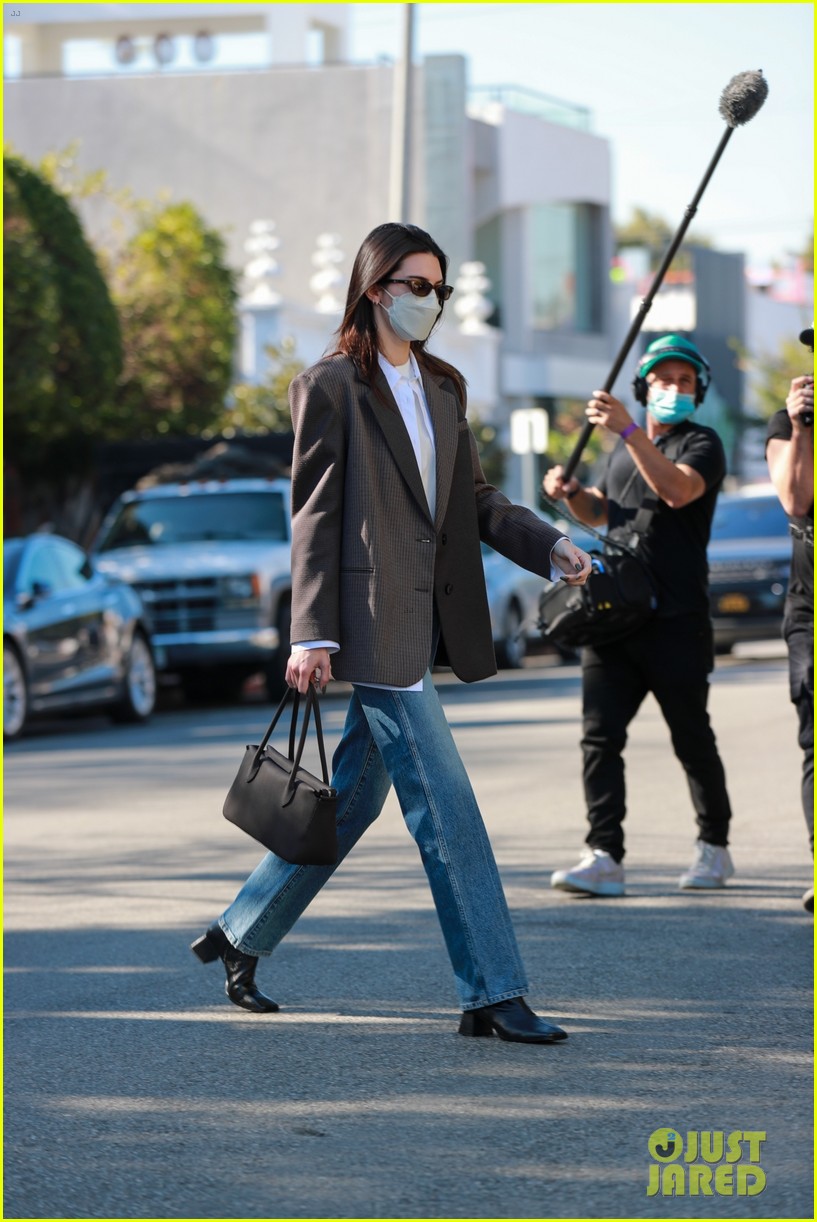 Kendall Jenner Shops Around For A New Office in LA