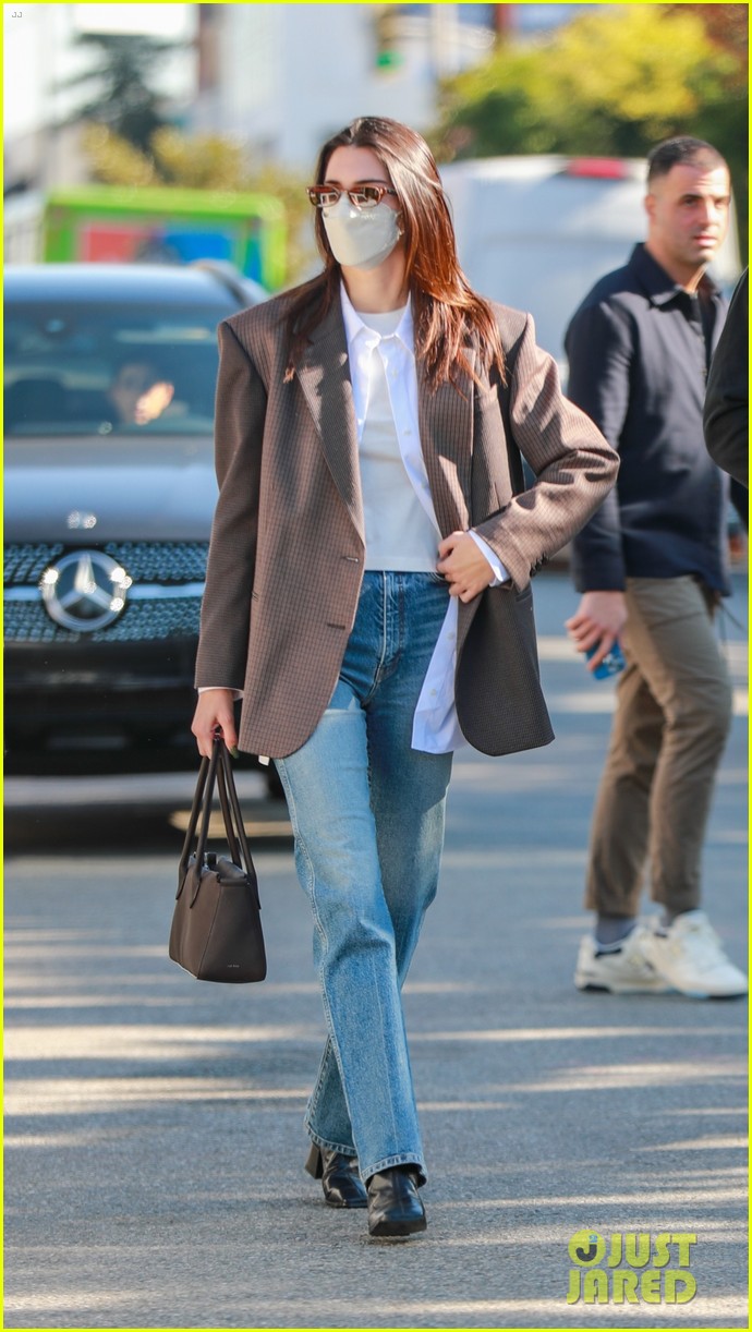 Kendall Jenner Shops Around For A New Office in LA