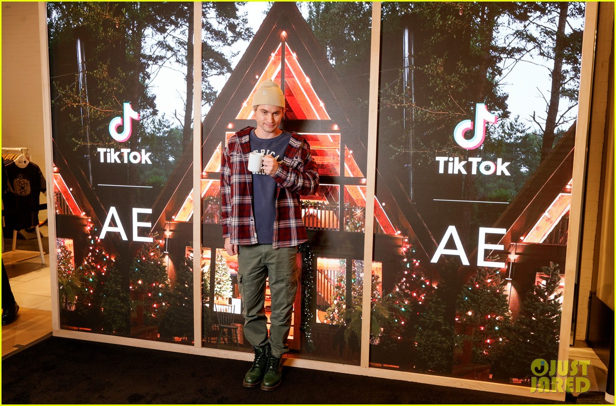 Outer Banks' Chase Stokes' Mystery Woman Comes Forward, Reveals Details About Their Night Out