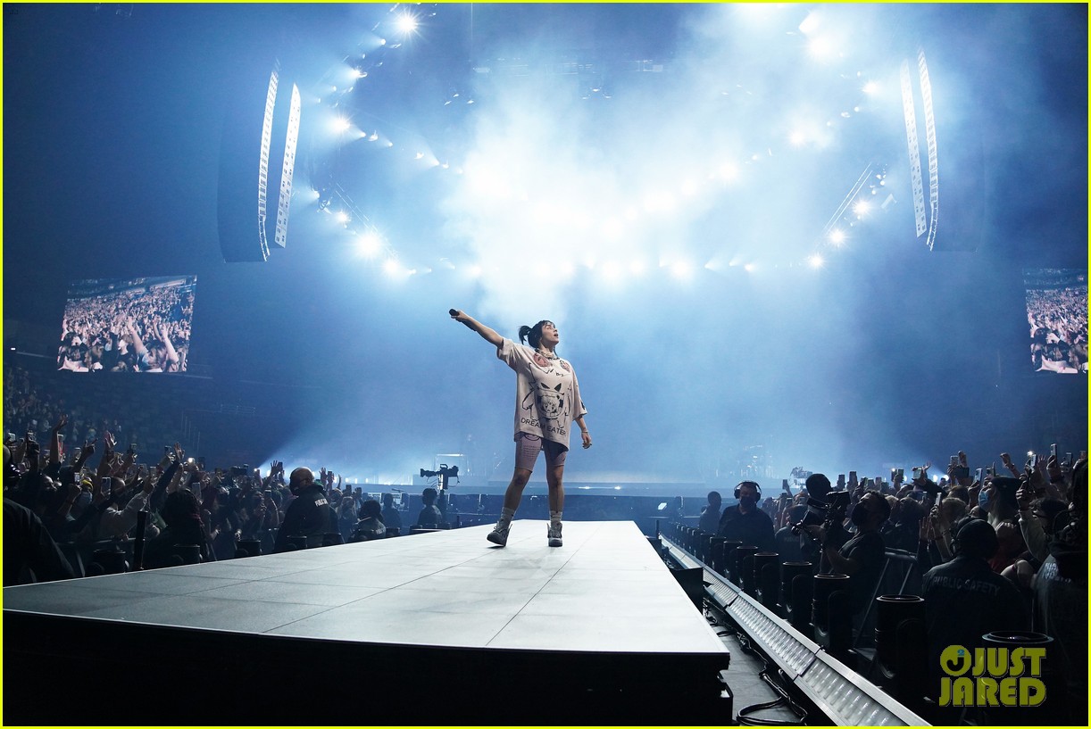 Billie Eilish Kicks Off 2022 Tour - See Photos & the Full Set List!