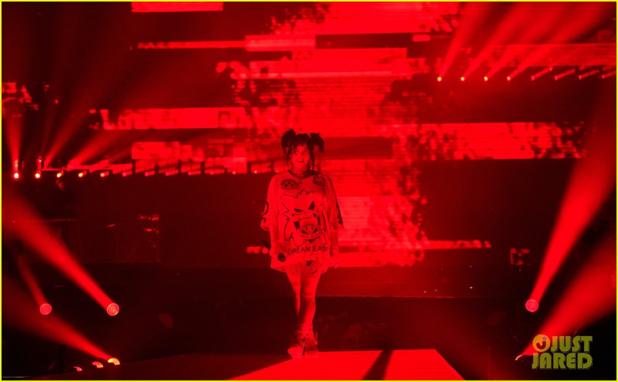 Billie Eilish Kicks Off 2022 Tour - See Photos & the Full Set List!