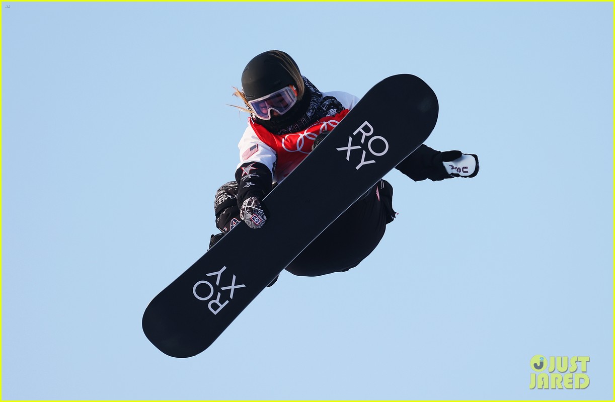 Chloe Kim Falls To Her Knees After Incredible Halfpipe Run at Beijing Winter Olympics!