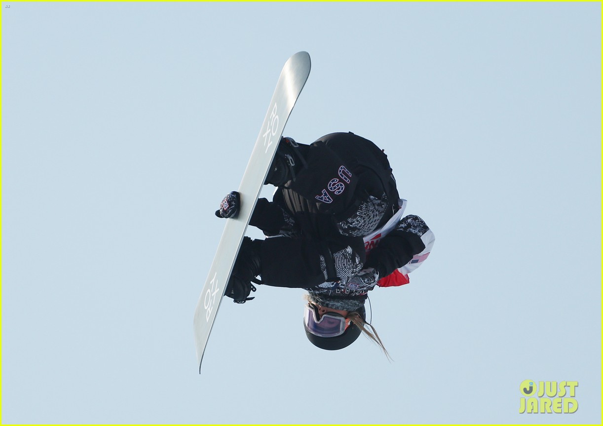 Chloe Kim Falls To Her Knees After Incredible Halfpipe Run at Beijing Winter Olympics!