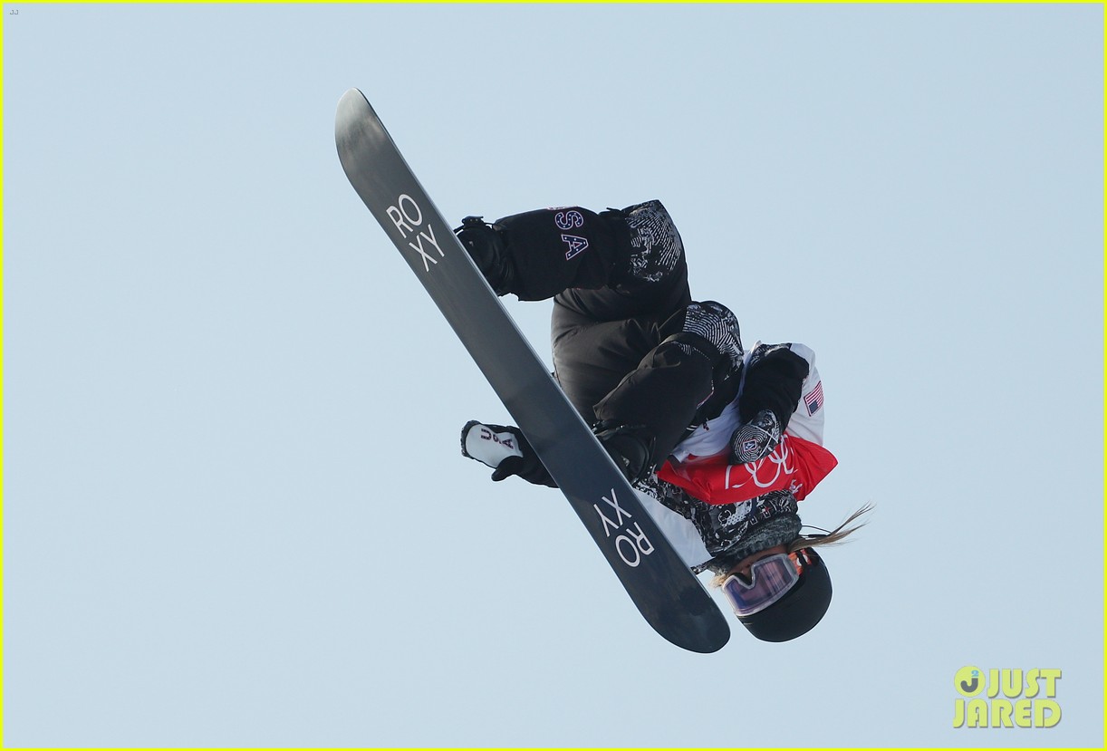 Chloe Kim Falls To Her Knees After Incredible Halfpipe Run at Beijing Winter Olympics!