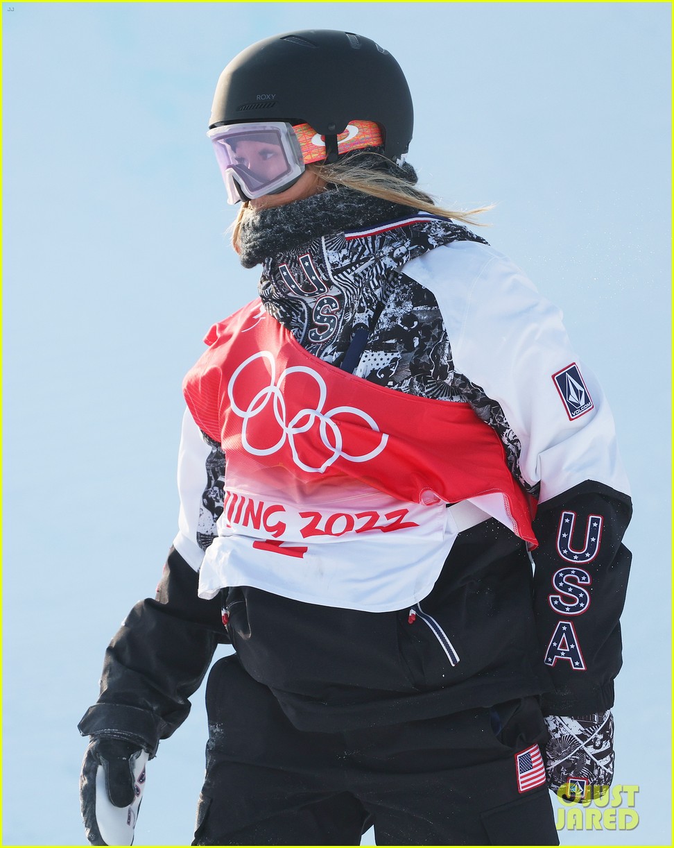 Chloe Kim Falls To Her Knees After Incredible Halfpipe Run at Beijing Winter Olympics!
