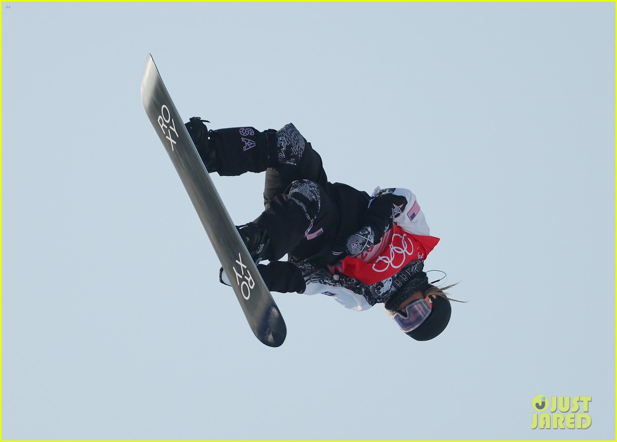 Chloe Kim Falls To Her Knees After Incredible Halfpipe Run at Beijing Winter Olympics!