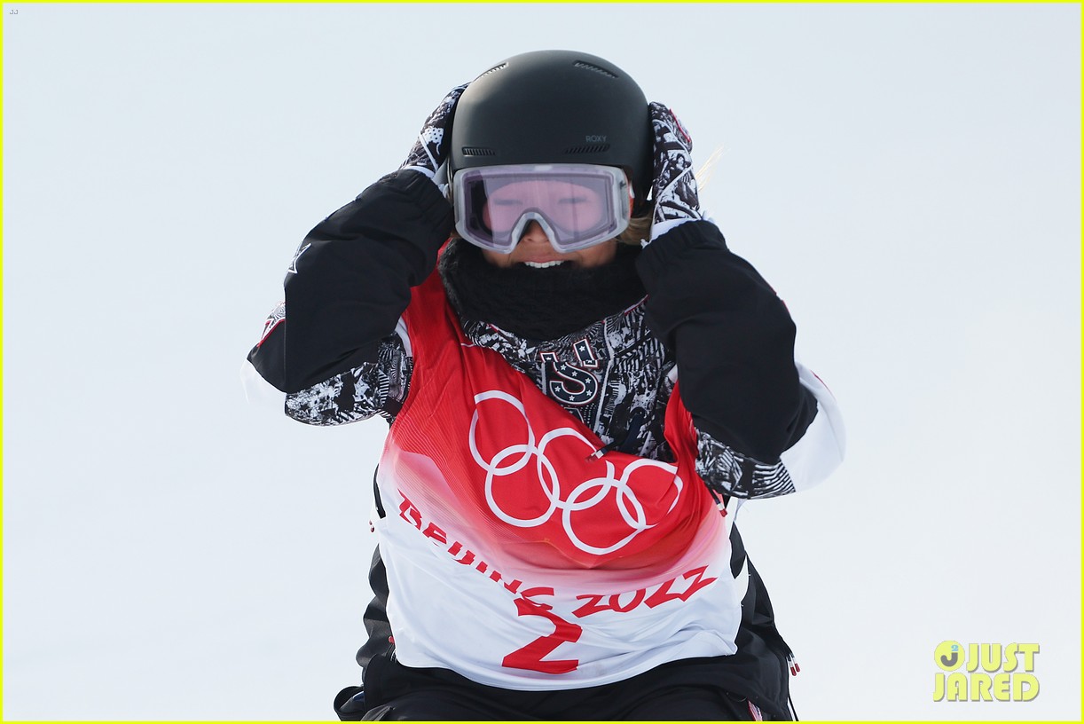 Chloe Kim Falls To Her Knees After Incredible Halfpipe Run at Beijing Winter Olympics!